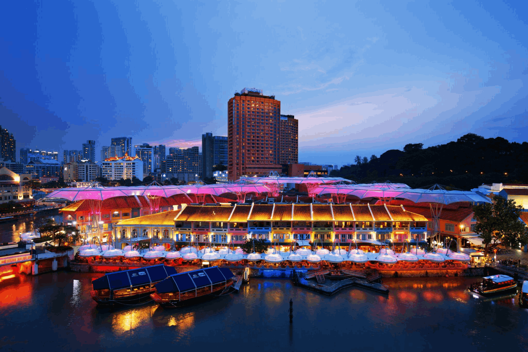 Singapore River Cruise at Clarke Quay at night, a scenic paid experience for budget travellers who want to enjoy the city lights.