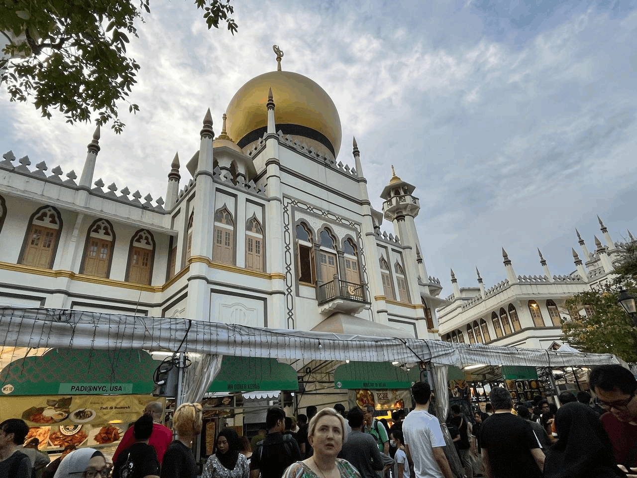 Sultan Mosque in Kampong Gelam, a historic cultural neighbourhood to visit during a 3-day Singapore itinerary for first-time travellers.