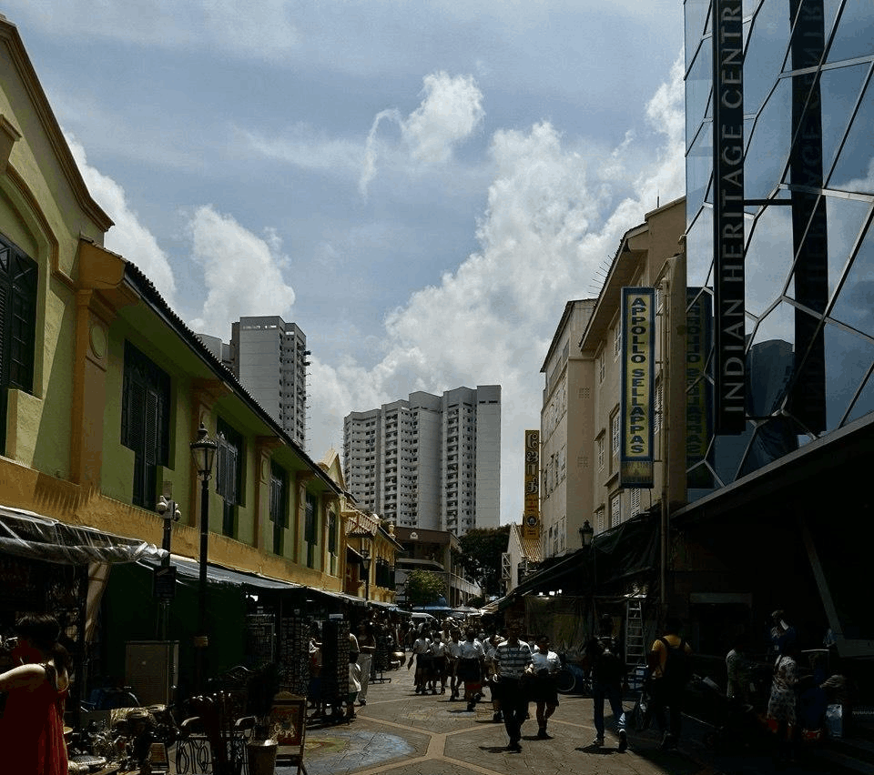 Little India in Singapore with colourful streets and heritage shops, a vibrant cultural stop for first-time visitors on a 3-day itinerary.