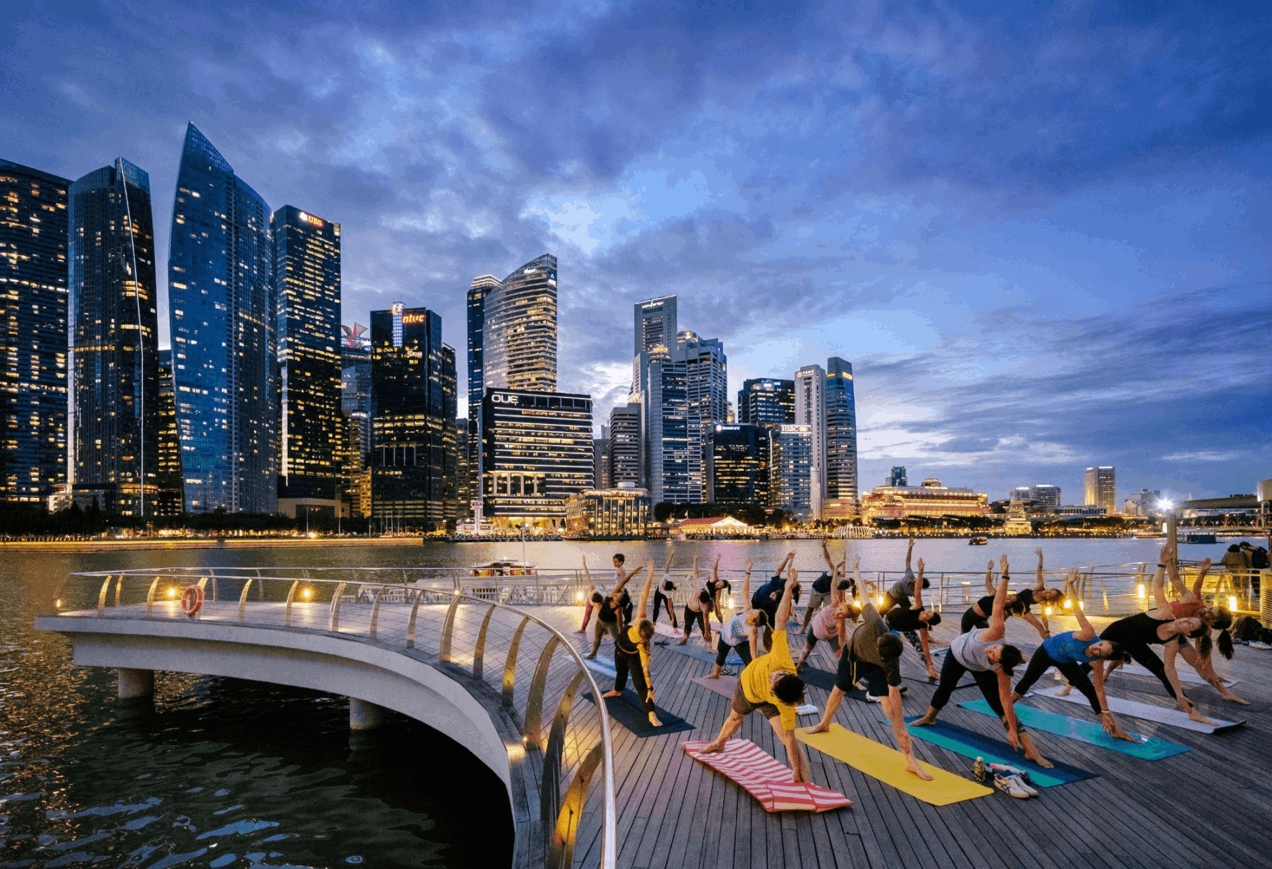 Marina Bay waterfront promenade with Singapore skyline views, a scenic free place to visit for budget travellers exploring Singapore.