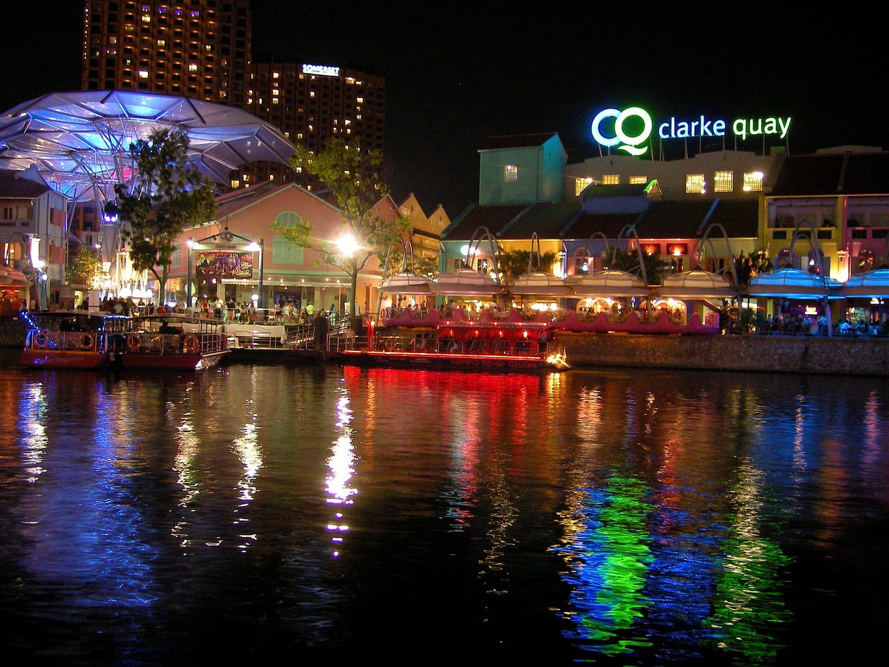 Singapore River Cruise at Night on Valentine's Day 2024
